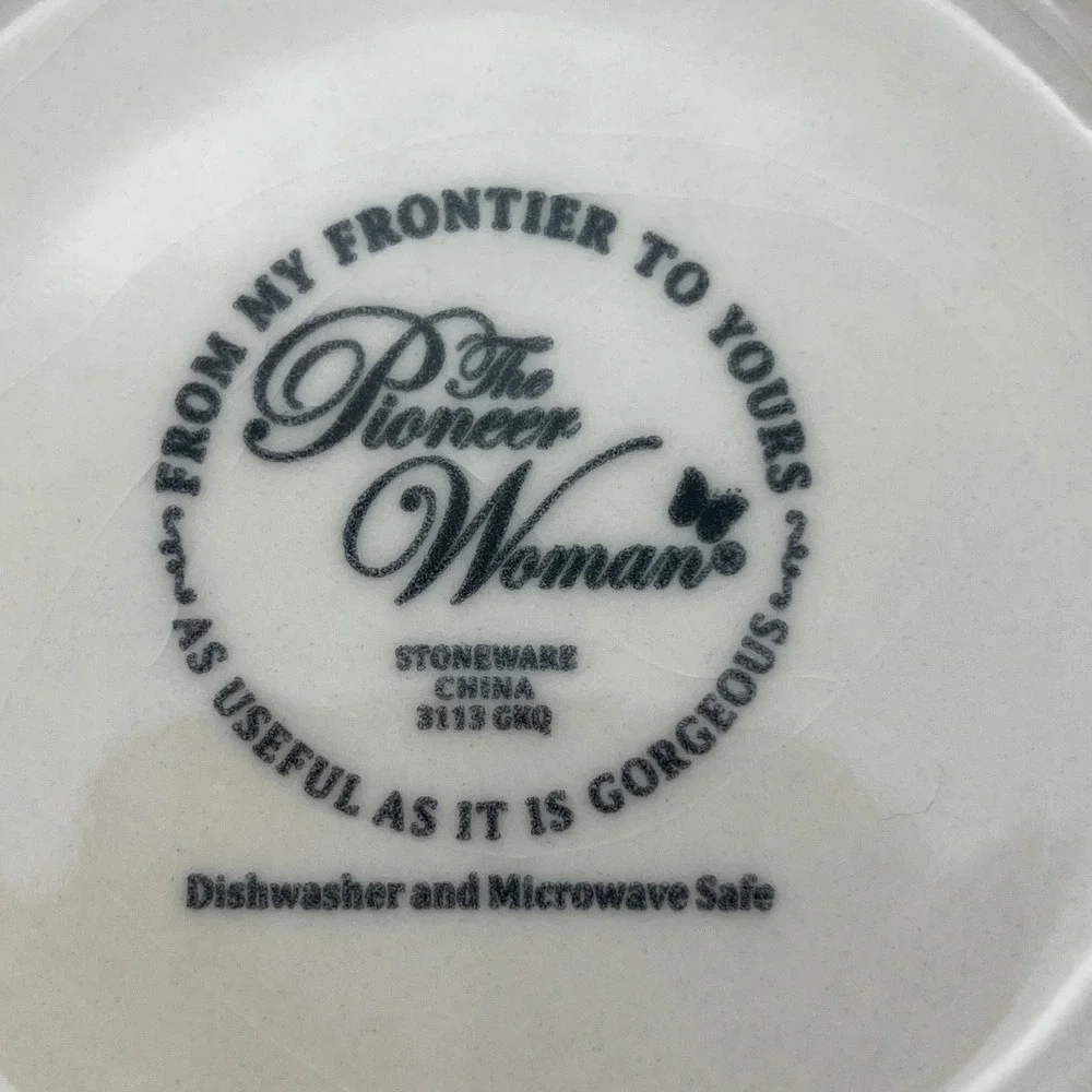 The Pioneer Woman Serving Bowl White‎ Flea Market Floral Scalloped Rim